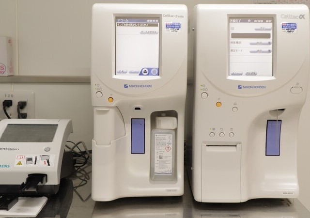 HbA1cと血算と炎症反応の自動測定器