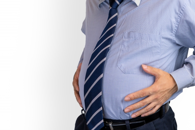 食べすぎ・肥満による腹圧上昇で逆流性食道炎は悪化